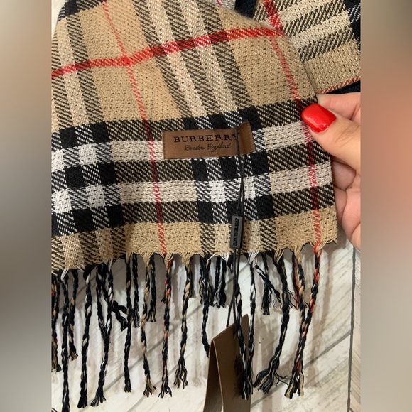 NWT Burberry scarf - Picture 5 of 7